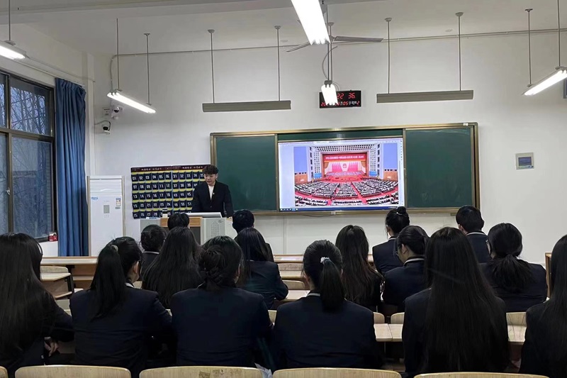 ylzzcom永利总站线路检测学生第一党支部收看2024全国两会开幕式