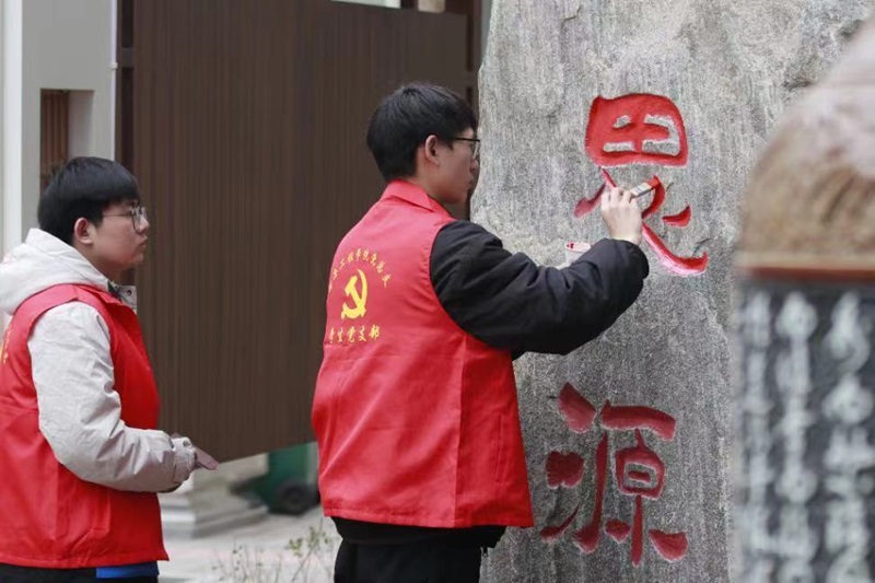 ylzzcom永利总站线路检测学生第三党支部、学生第六党支部、学生第七党支部组织开展“学雷锋，讲奉献”特色党日活动
