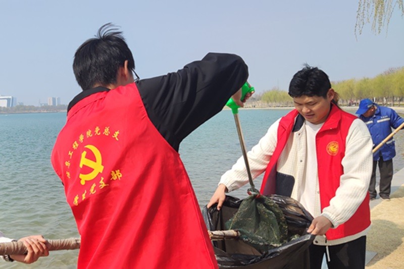 ylzzcom永利总站线路检测学生第七党支部开展“共赴守此青绿，同护碧水蓝天”特色党日活动