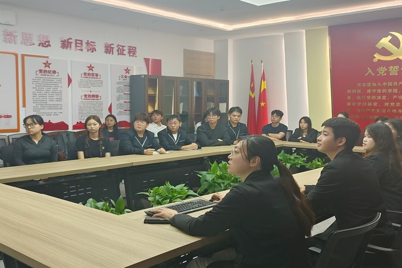ylzzcom永利总站线路检测学生第一党支部组织“学习‘守纪律，讲规矩，做新时代合格党员’”主题党日活动