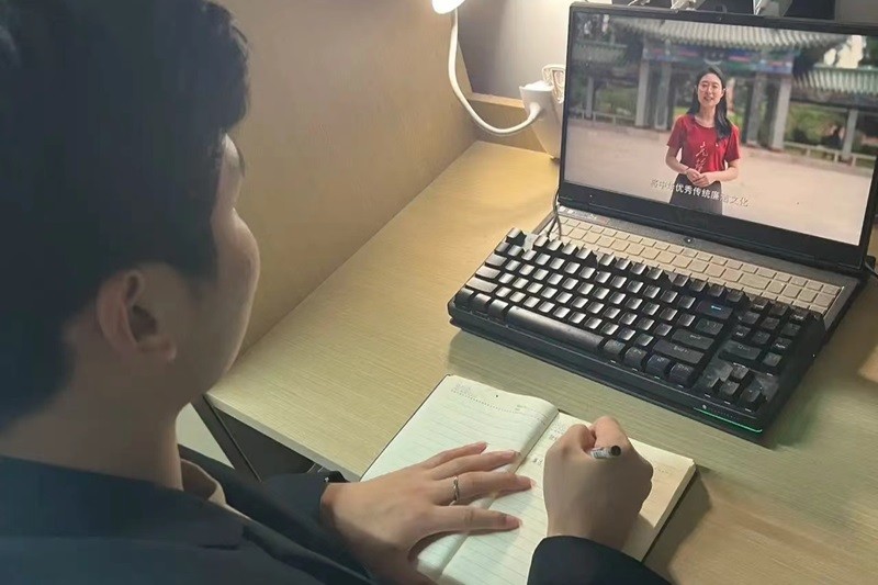 ylzzcom永利总站线路检测学生第七党支部组织开展“观看高校党组织示范微党课”活动