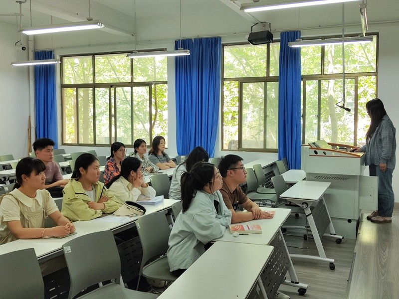 ylzzcom永利总站线路检测学生第二党支部开展“学习中央八项规定精神”专题学习会