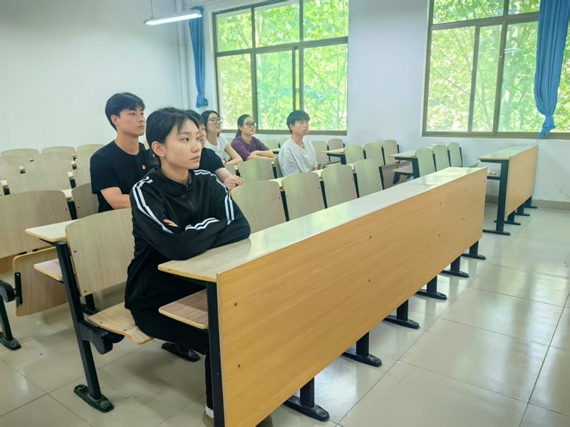 ylzzcom永利总站线路检测学生第七党支部举办“传承劳动精神，践行党员担当”专题学习会